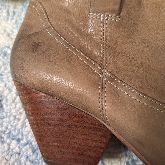 Frye Reina Leather Short Ankle Cuban Heeled Tan Boot Women's 8M Ash - Picture 3 of 6